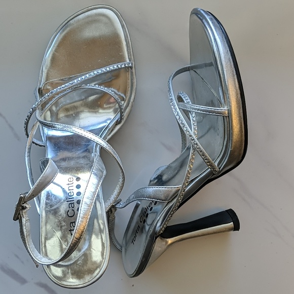 Silver Heels - Picture 2 of 6